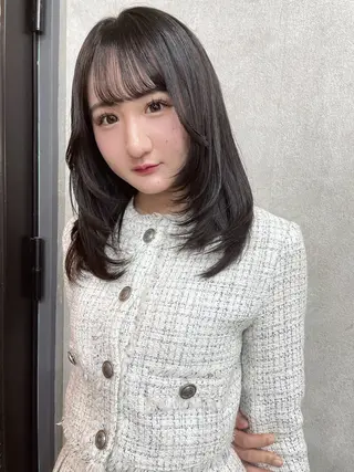 セミロング カラー AIRI layer cut hairのヘアスタイル