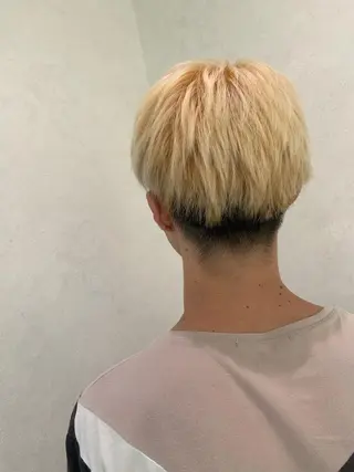 ショート カラー メンズ ハイトーンカラー🤍 山下 優華のヘアスタイル