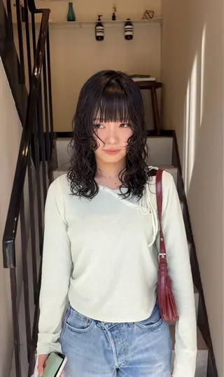 ミディアム パーマ 桑本 さと子のヘアスタイル