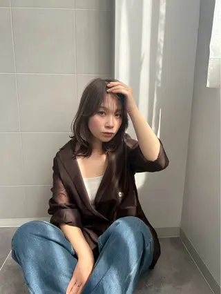 ミディアム 亀澤 瑚奈のヘアスタイル