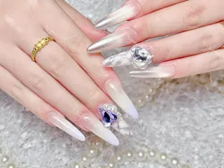 ネイル 🦋 Queenieのネイルデザイン