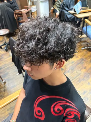 パーマ メンズ メンズ特化シャドウパ ーマラウンドマッシュのヘアスタイル