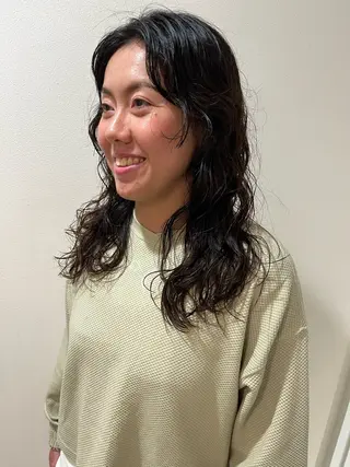 セミロング パーマ nishi fuyumiのヘアスタイル