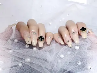 ネイル Elegant beautyトウのネイルデザイン