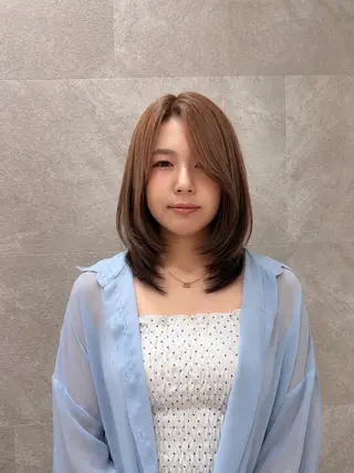 セミロング 韓国ヘアケアブリーチ 莉奈のヘアスタイル