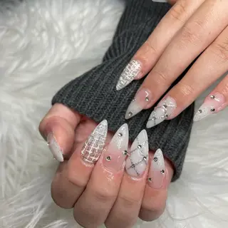 ミディアム ネイル Y. Sのネイルデザイン