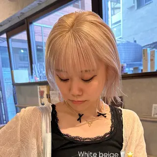 ショート カラー おしゃれハイトーン 💗AKARIのヘアスタイル
