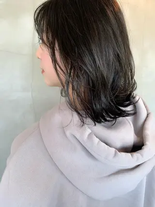 ミディアム カラー 榑松 恵里のヘアスタイル