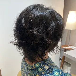 ミディアム 荻野 早紀のヘアスタイル