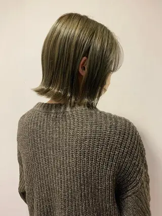 ショート カラー 寺尾 綾乃のヘアスタイル