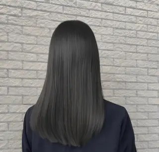 ロング 透明感カラー特化若山 結愛のヘアスタイル
