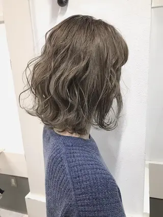 ミディアム カラー lani ブリーチ /ダブルカラーのヘアスタイル