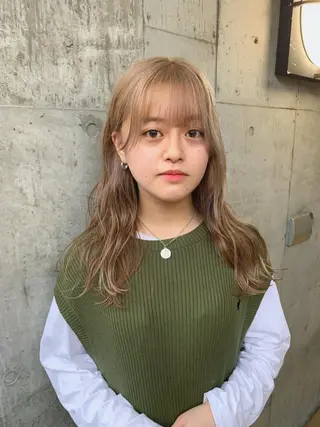 ロング カラー ミルクティーベージュ ブリーチ 店長 清水のヘアスタイル