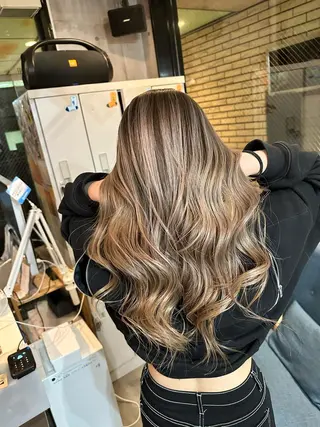 ロング カラー 難波ブリーチカラー 伊藤洋輝のヘアスタイル