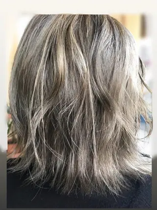 ミディアム カラー hair works raptureのヘアスタイル