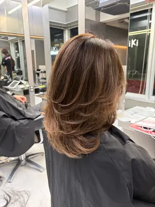 セミロング 🫧バレイヤージュ/ ハイライト/ミズキのヘアスタイル
