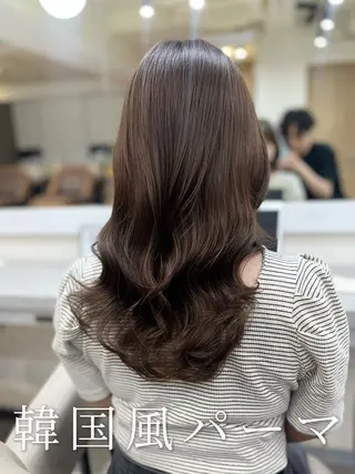 ロング 波巻きウェーブ 韓国風パーマ 纐纈のヘアスタイル