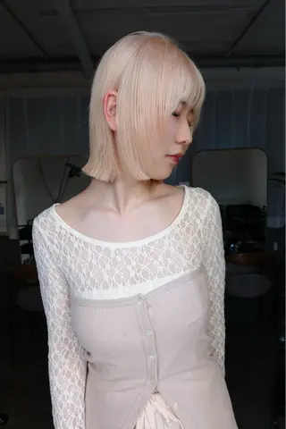 ミディアム カラー 顔周りレイヤーカット ブリーチminamiのヘアスタイル