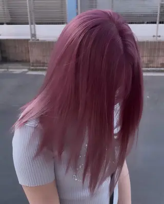 ミディアム カラー ハイトーン💗ピンク 🛼カラフル🍀のヘアスタイル