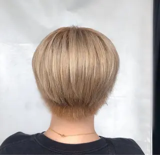 ショート カラー lore umeのヘアスタイル