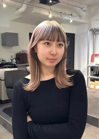 セミロング カラー レイヤー/ハイトーン WAKANAのヘアスタイル