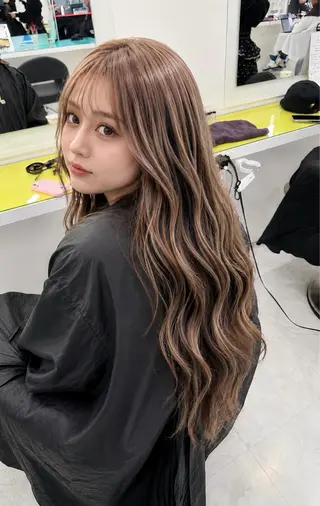 ミディアム カラー ヘアアレンジ 🫧モテる💗ダメー ジレスハイトーン🫧のヘアスタイル