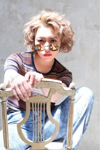 ショート ミディアム カラー パーマ ヘアアレンジ ハイトーンブリーチ 土坂 由志【京都】のヘアスタイル