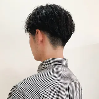 ショート メンズ センターパート/ニ ュアンスパーマのヘアスタイル