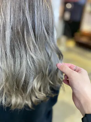 セミロング カラー 勝河 怜楊のヘアスタイル