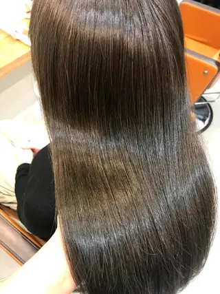 セミロング カラー navile momoのヘアスタイル