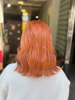 セミロング カラー 🍒ブリーチカラー 🍊暖水 まりあのヘアスタイル