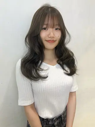 セミロング カラー 'AXIS 栄 Konomiのヘアスタイル