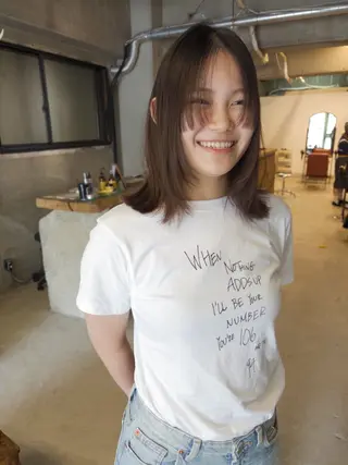 ミディアム KVELL ユナのヘアスタイル