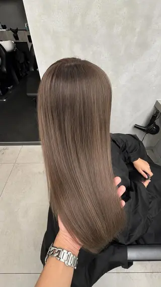ロング カラー FOCUSJAPAN 烏丸のヘアスタイル
