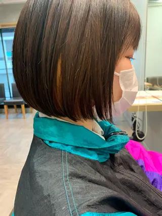 ショート カラー ヘアアレンジ サナ🌱 切りっぱなしボブのヘアスタイル