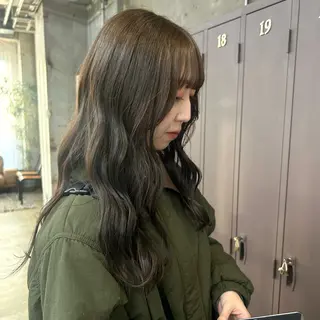 ロング カラー 伊藤ほのか/柔らかパ ーマ/ダブルカラーのヘアスタイル