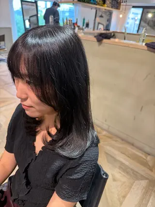 ミディアム カラー 艶感/レイヤーカット 🌐Taketoのヘアスタイル