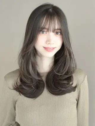 セミロング カラー レイヤー/顔周り /透明感🩶高橋大のヘアスタイル