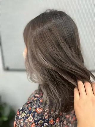 セミロング 川畑 花菜のヘアスタイル