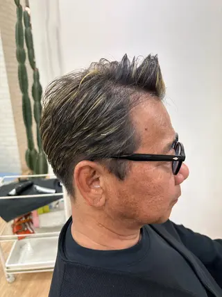 カラー メンズ 立川 芽依のヘアスタイル