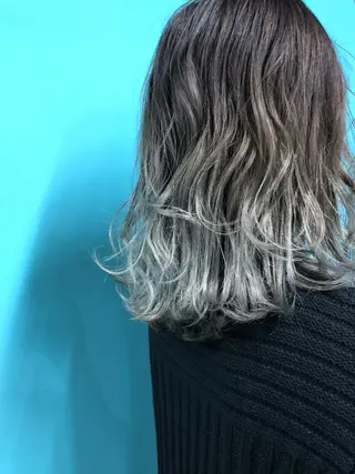 ミディアム カラー 透明感カラー レイヤー亀井唯登のヘアスタイル