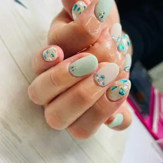 ネイル 榊原 円香 ブリリアントのネイルデザイン
