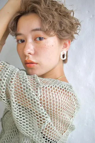 ショート カラー Rico OFFICIALのヘアスタイル