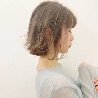 ショート カラー マツエク・マツパ ハイトーンボブ 前田 表参道　グレージュのヘアスタイル