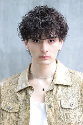 メンズ パーマ *大人っぽ🏹韓国 トレンド💍銀座のヘアスタイル
