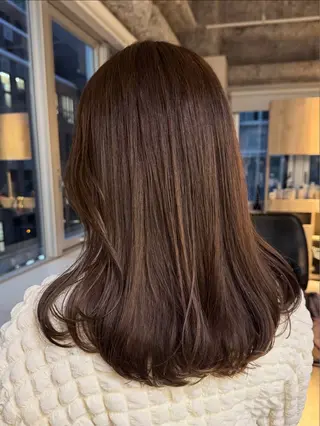 セミロング まほ/レイヤーカット 🍒🤍透明感カラーのヘアスタイル