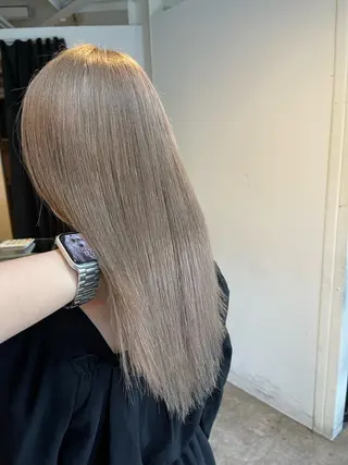 セミロング ブリーチ縮毛矯正 LAFFYuiのヘアスタイル