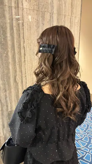 ロング 朝尾 愛花のヘアスタイル
