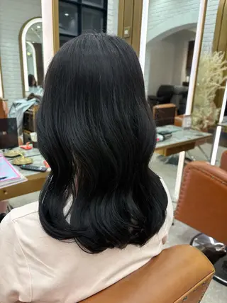 ミディアム カラー 湯浅 菜月のヘアスタイル