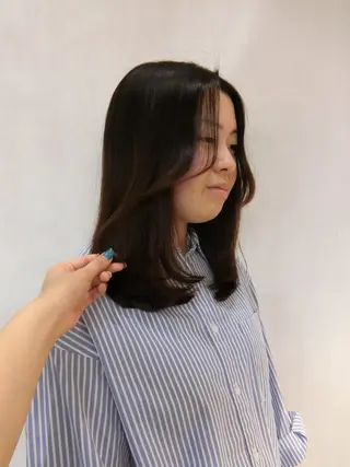 ミディアム iroha/ レイヤーカットモデルのヘアスタイル